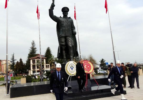 Rize’de Atatürk Anıtı'nın konulduğu yeni alanda ilk tören
