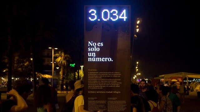 Barcelona'da ölen mülteci sayısını gösteren pano