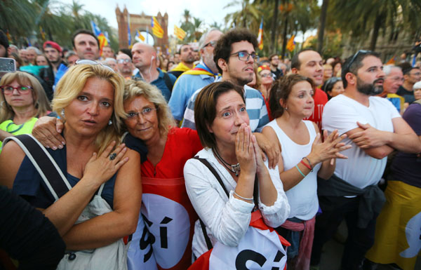 Katalonya'da bağımsızlığın ertelenmesi halkı yıktı