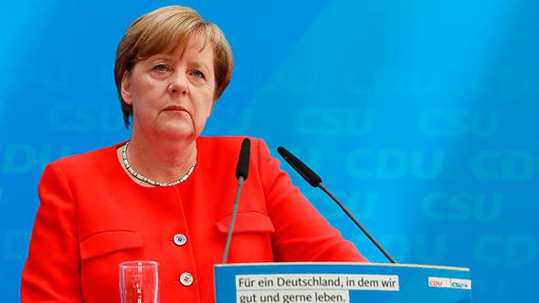 Merkel seçimde izleyeceği politikayı açıkladı