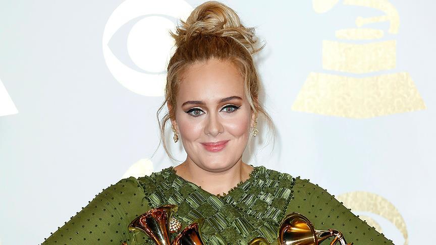 Birleşik Krallık'ın en zengin kadın müzisyeni: Adele