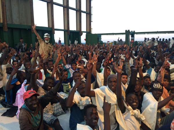 Libya açıklarında 466 kaçak göçmen kurtarıldı