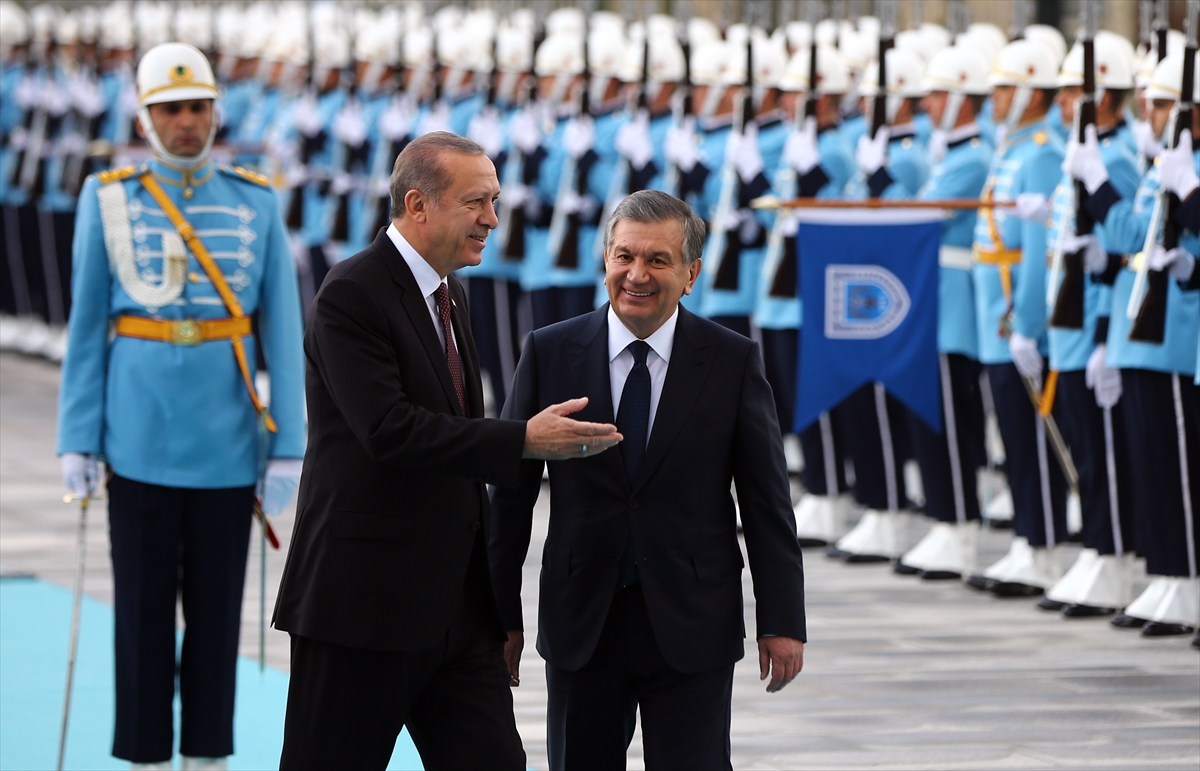 Erdoğan, Mirziyoyev'i resmi törenle karşıladı