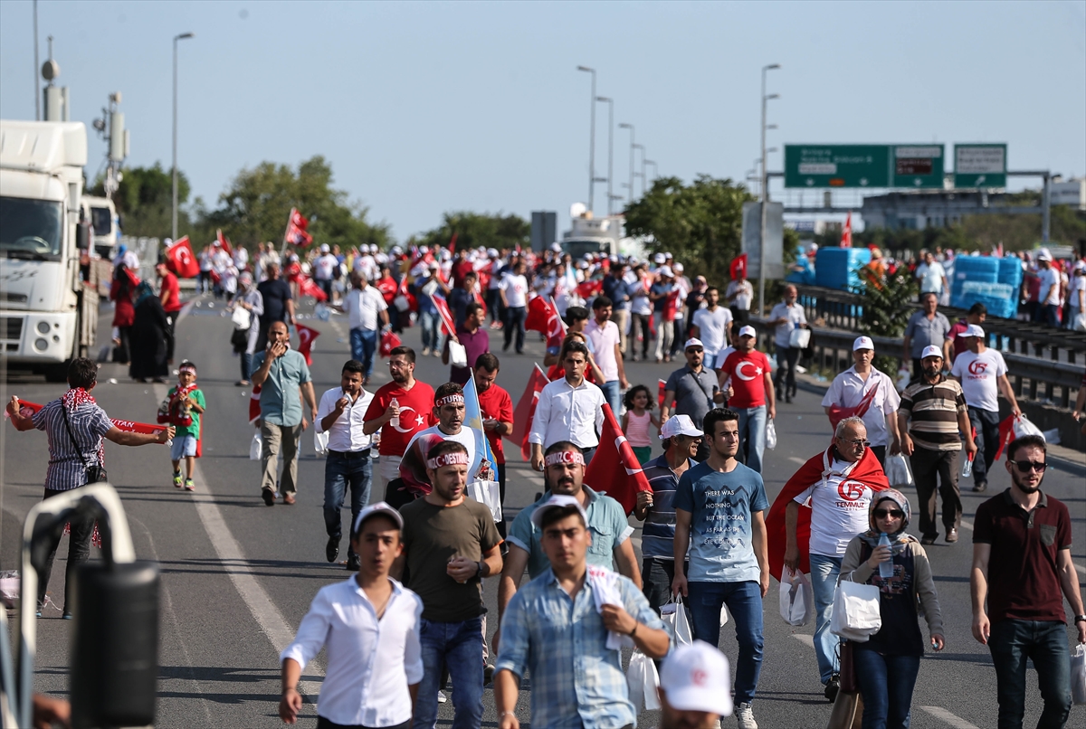 Vatandaşlar 15 Temmuz Şehitler Köprüsü'nde