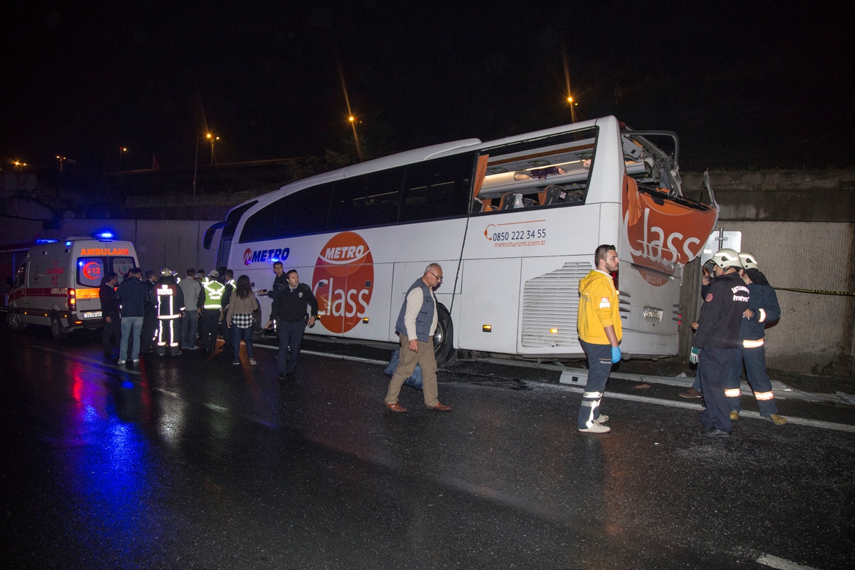 İstanbul Otogarı girişinde kaza: 1 ölü 2 yaralı