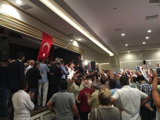 Meral Akşener'in bayramlaştığı otelde kavga