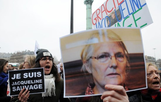 Tacizci kocasını öldüren kadını Hollande affetti mahkeme affetmedi