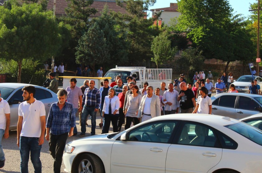 HDP ve DBP'den uyuşturucu operasyonuna karşı eylem