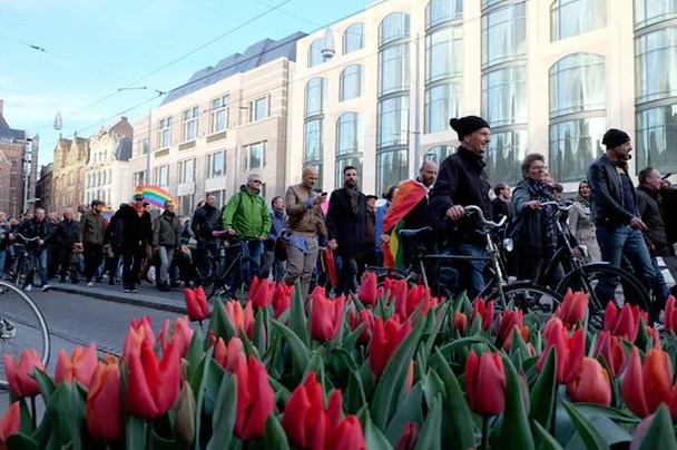 Hollanda'da 'erkekler el ele' kampanyası