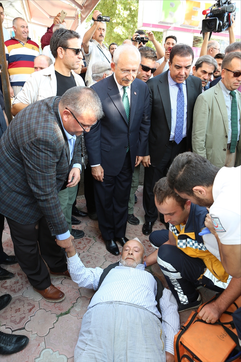 Kemal Kılıçdaroğlu ile konuşan vatandaş bayıldı