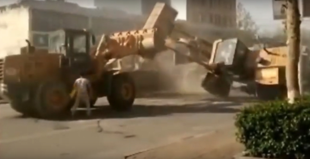Çin'de buldozerler savaşı İZLE