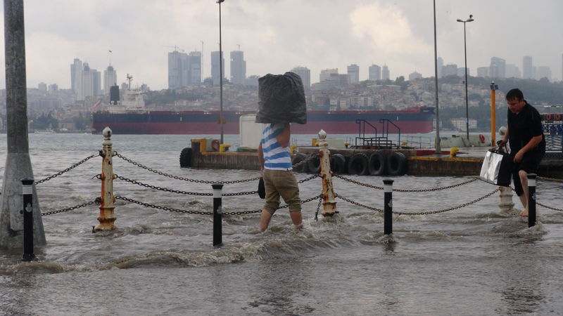 istanbul'da sağanak yağış haberi ile ilgili görsel sonucu