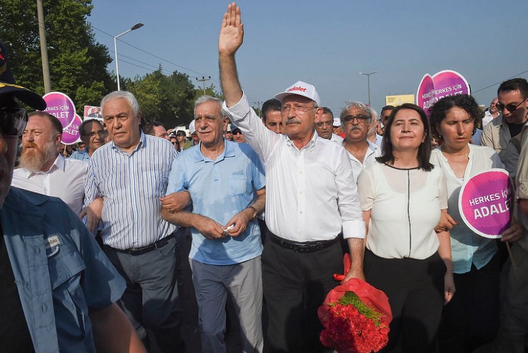 Adalet Yürüyüşü'nde HDP-CHP birleşmesi