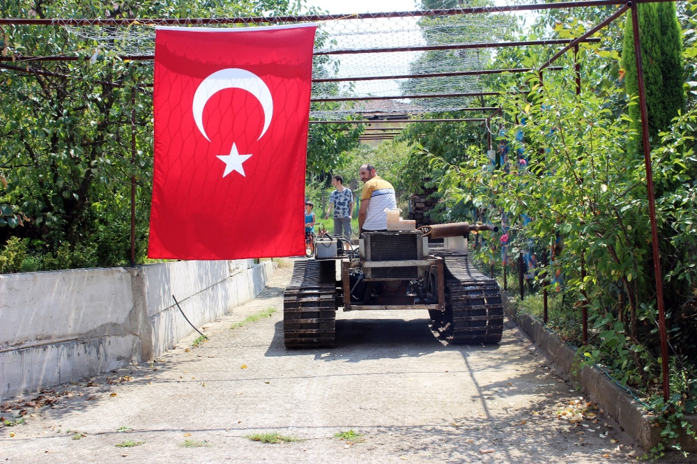 Darbecilere sinirlenen Kocaelili tank yaptı
