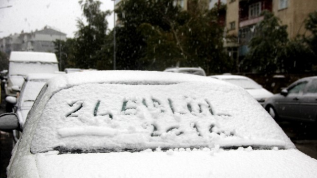 Erzurum'a yılın ilk karı yağdı 