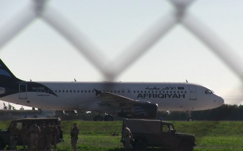 Libya'ya ait yolcu uçağı kaçırıldı
