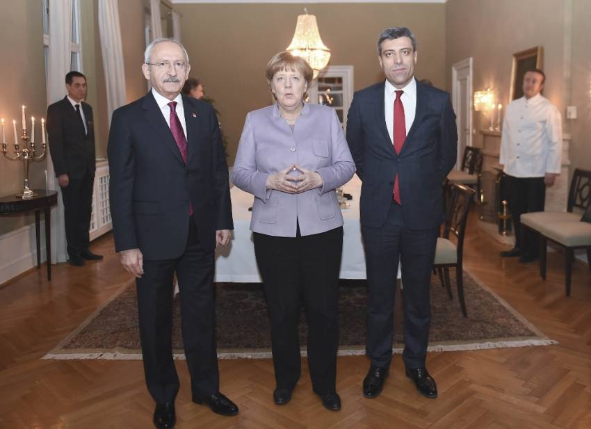 Merkel CHP lideri Kılıçdaroğlu ile bir araya geldi