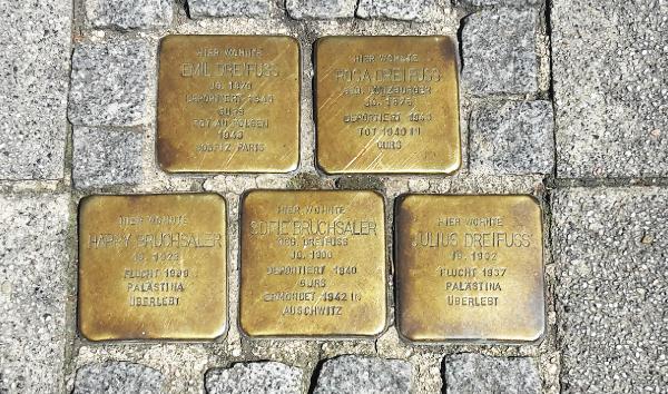 Almanya’da Yahudi soykırımını anma taşlarını çaldılar