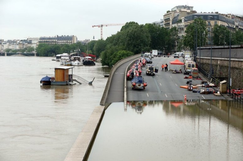 Fransa'da sel bilançosu: 4 ölü 24 yaralı