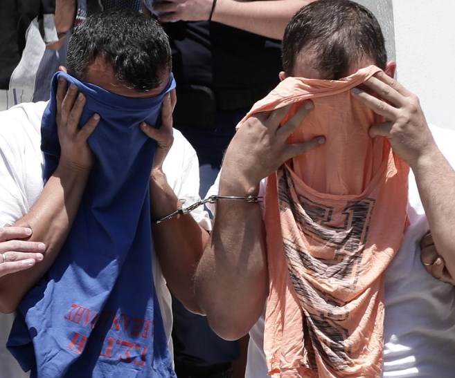 Yunanistan'a kaçan 8 askere 2'şer ay hapis cezası