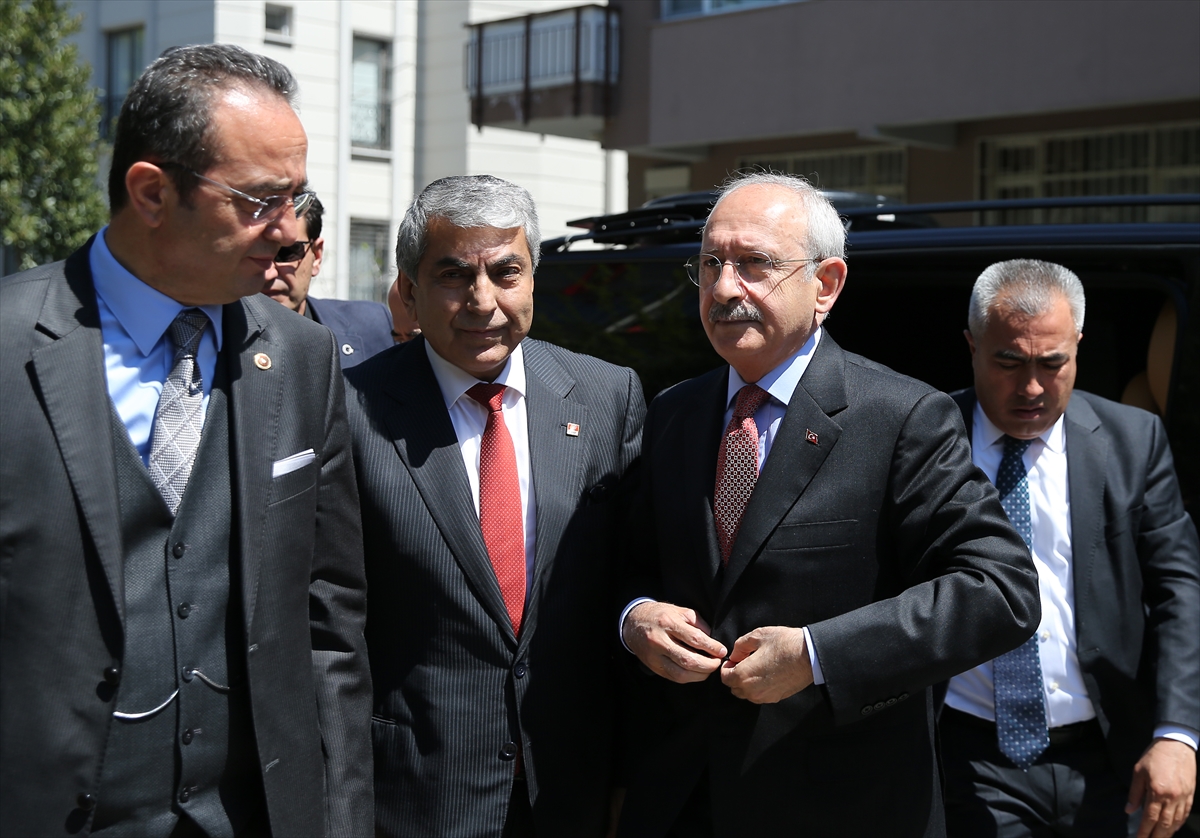 Kılıçdaroğlu, Erdoğan Teziş'in ailesine taziyeye gitti