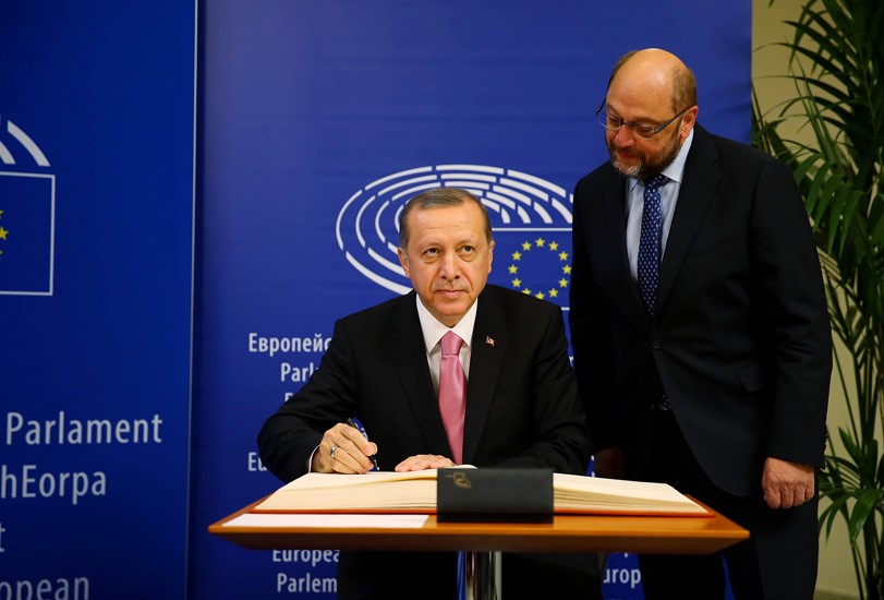 Schulz: 'Erdoğan'a diz çökmeyeceğim'