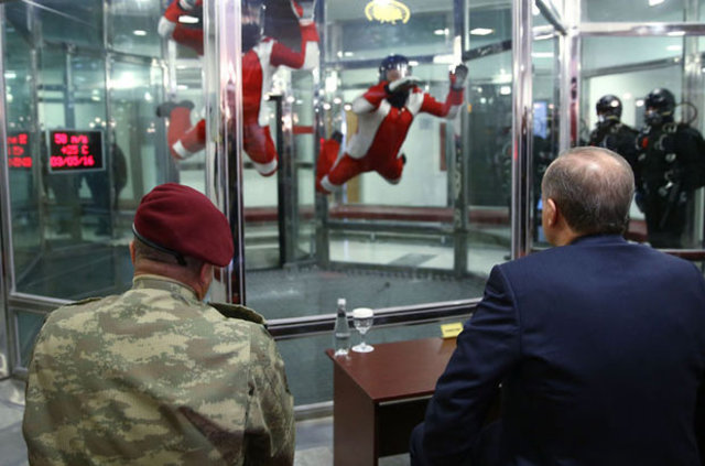 Erdoğan Özel Kuvvetleri ziyaret etti