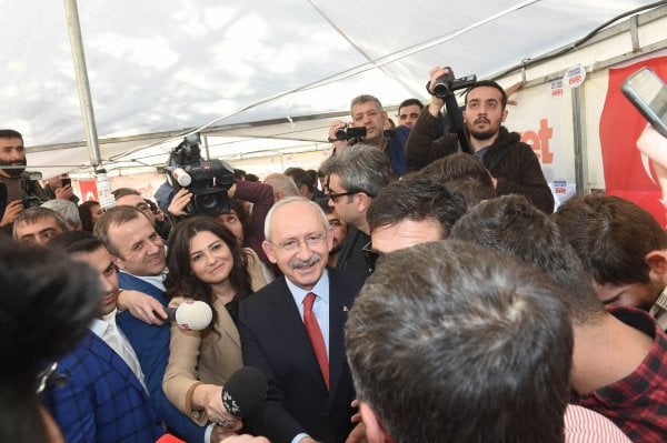 Kılıçdaroğlu'ndan 'evet' çadırına ziyaret