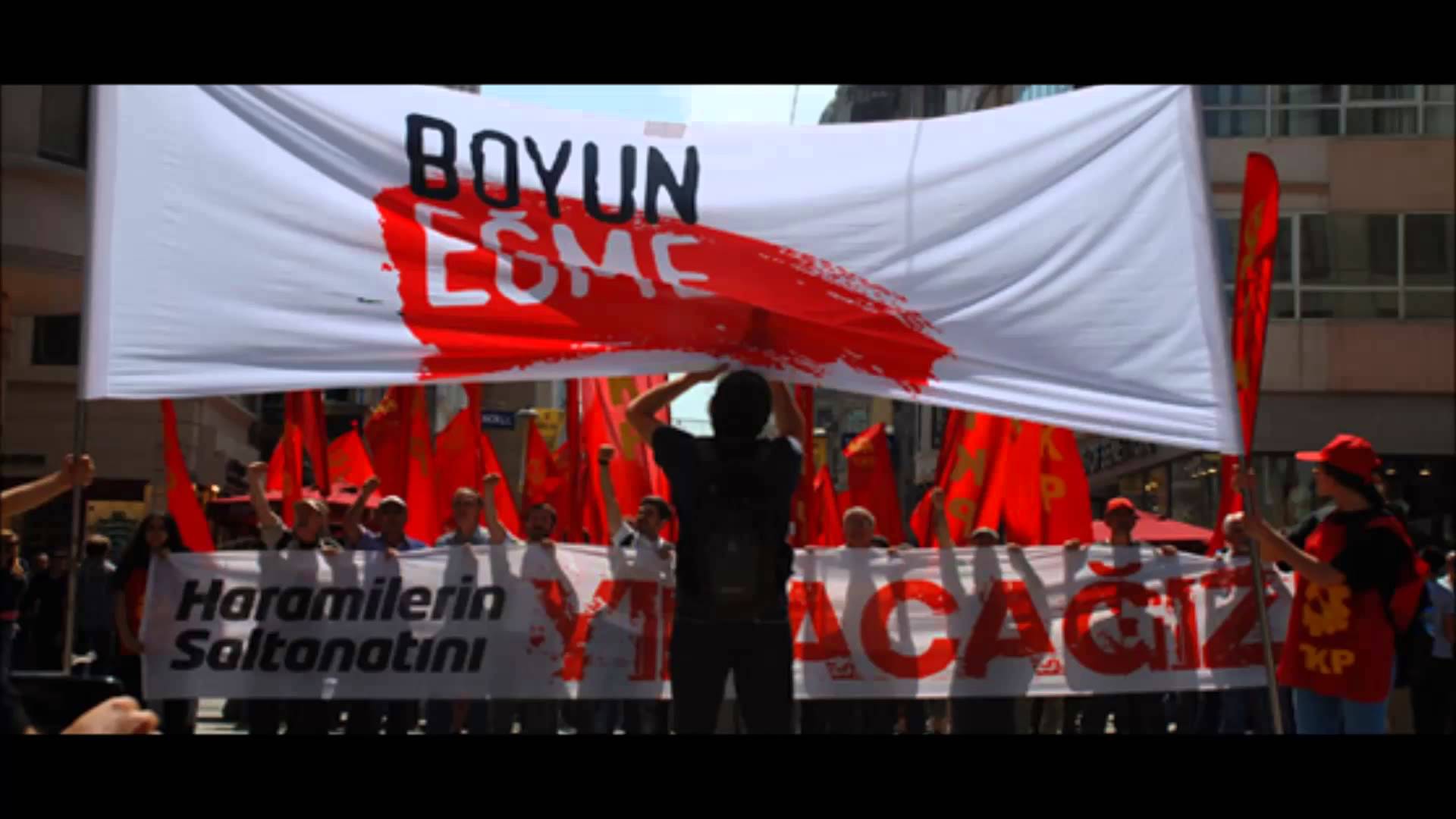 Kılıçdaroğlu'nun oğlu TKP'nin sloganıyla yürüdü