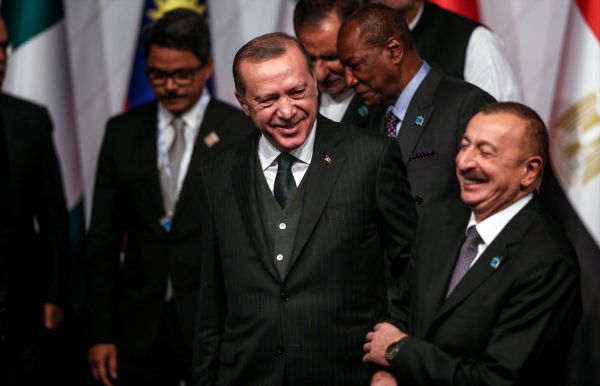 Erdoğan ve Aliyev'in neşeli sohbeti görüntülendi