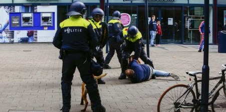 Hollanda'da sokaklar karıştı