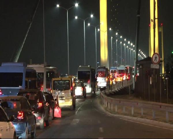 İstanbul'da minibüsçülerden 15 Temmuz protestosu