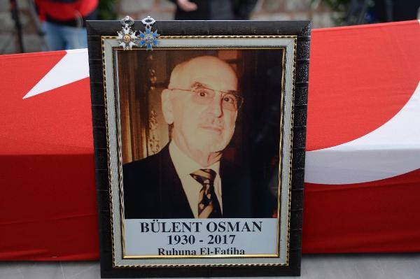Bülent Osman'ın cenazesi bel hizasında taşındı