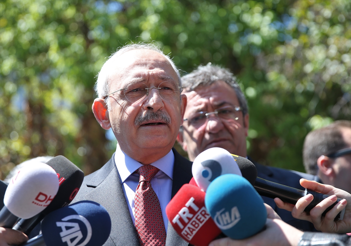 Kılıçdaroğlu, Erdoğan Teziş'in ailesine taziyeye gitti