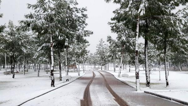 Antalya'ya 23 yıl sonra kar yağdı