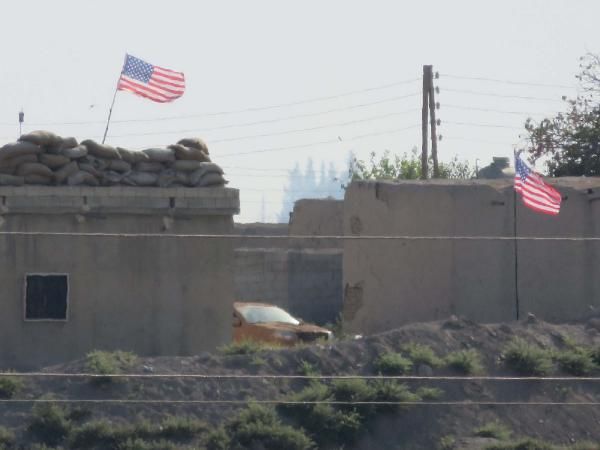 Tel Abyad'da YPG Amerikan bayrağı açıyor