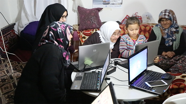 Afyonkarahisar'da bir köyde internet dersi