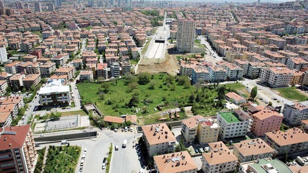 Ankara'da 1071 Malazgirt Bulvarı'ndaki gecekondu yıkıldı