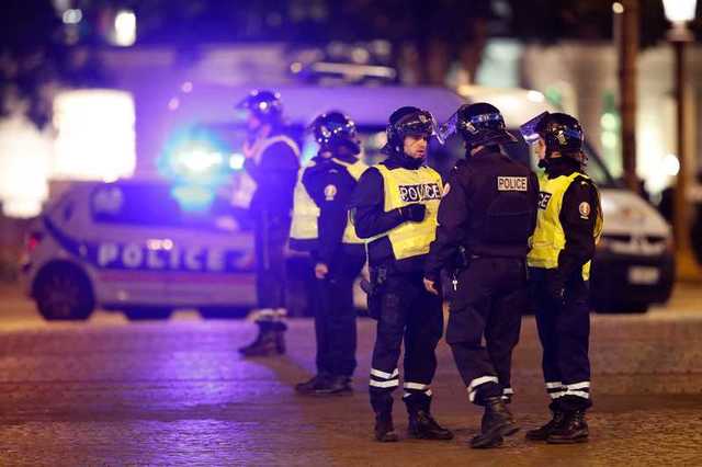 Fransa'da polise kalaşnikoflu saldırı