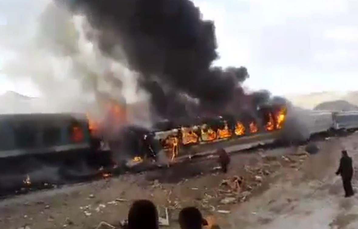 İran'da trenler çarpıştı