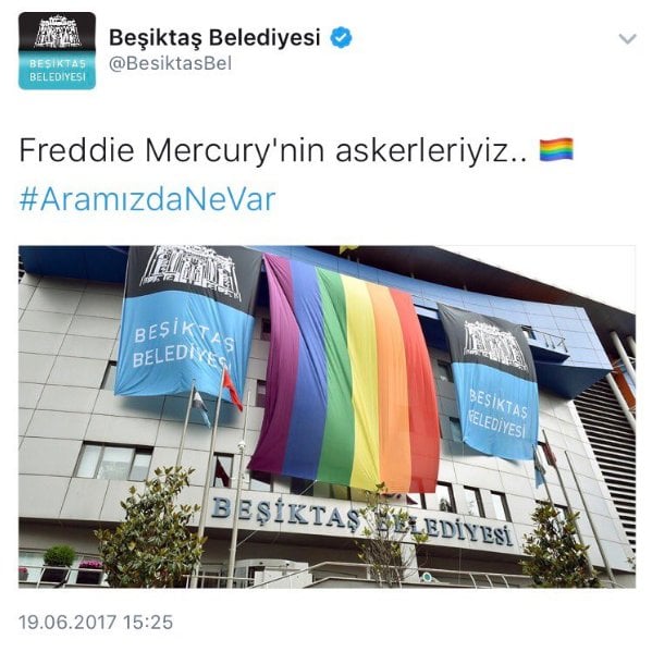 Beşiktaş Belediyesi, binasına LGBTİ bayrağı astı