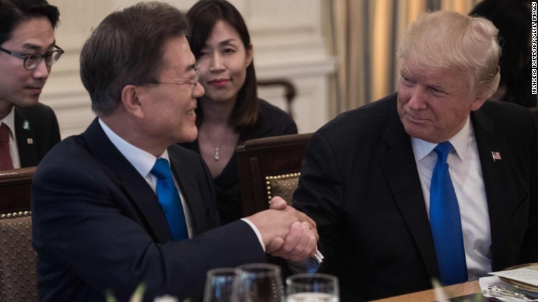 Trump, Güney Kore lideriyle görüştü