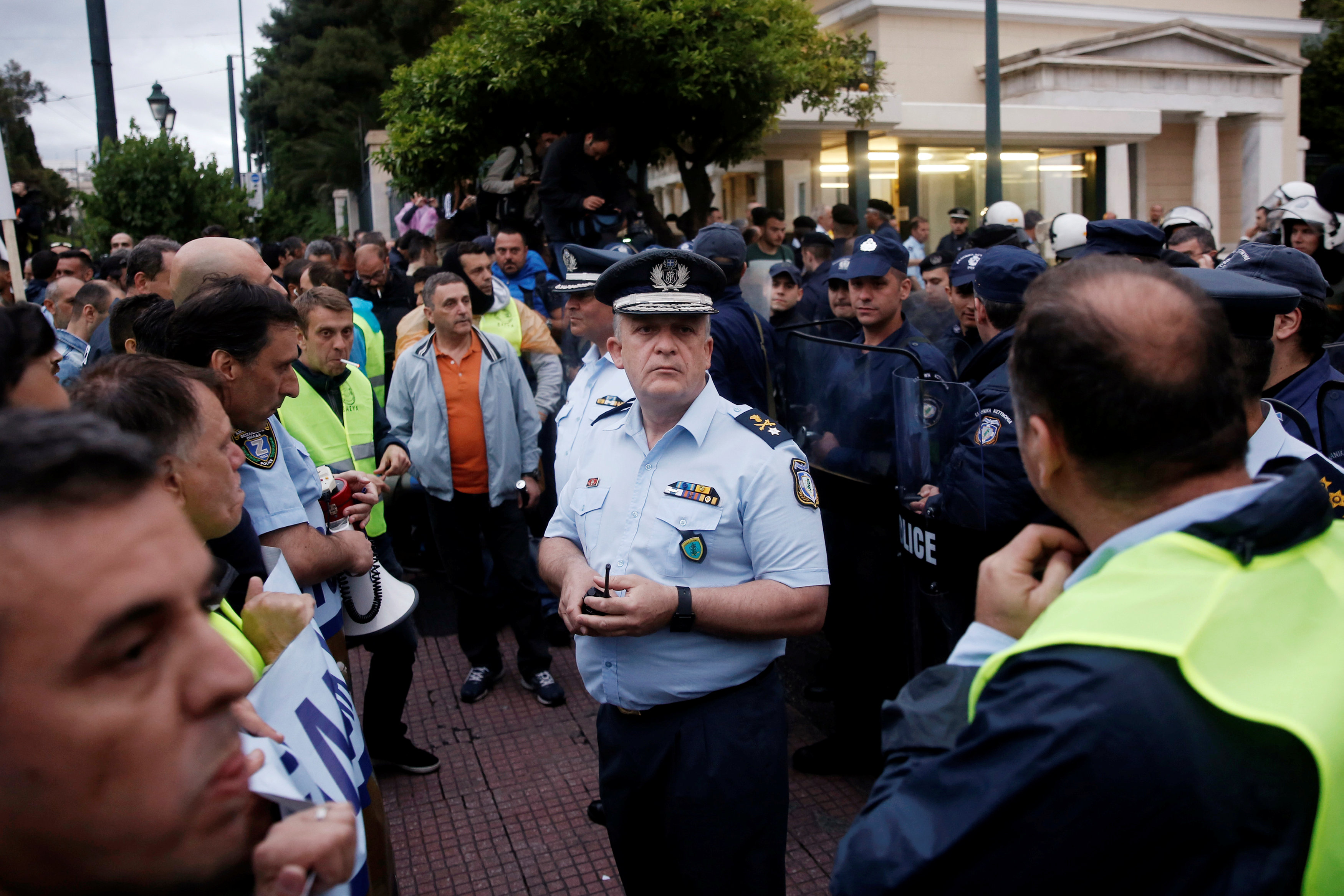 Yunanistan'da gösteri yapan polislere müdahale