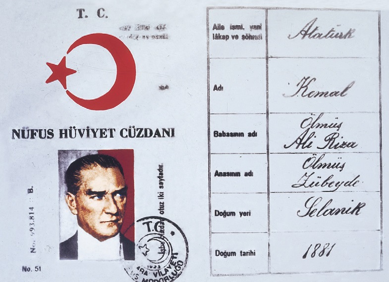 Atatürk személyije - Érdemes megnézni, hogy mindkét szülőjénél beírták, hogy meghalt.. - Forrás: EnSonHaber