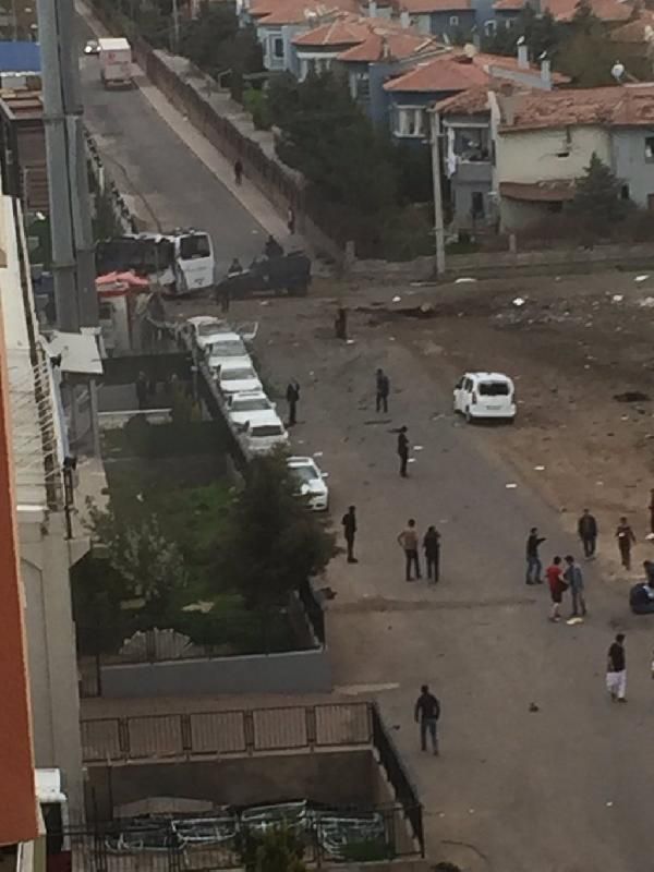 Diyarbakır'da polise bombalı saldırı