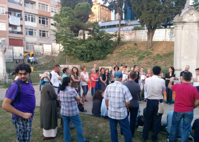 CHP'li başkan protestoculardan kaçtı