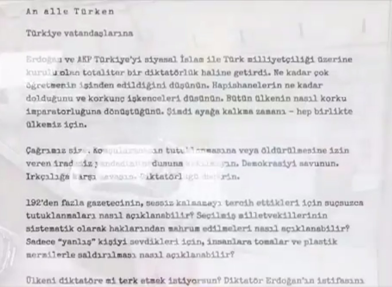 Taksim'de bildiri dağıtan Alman ajanının videosu