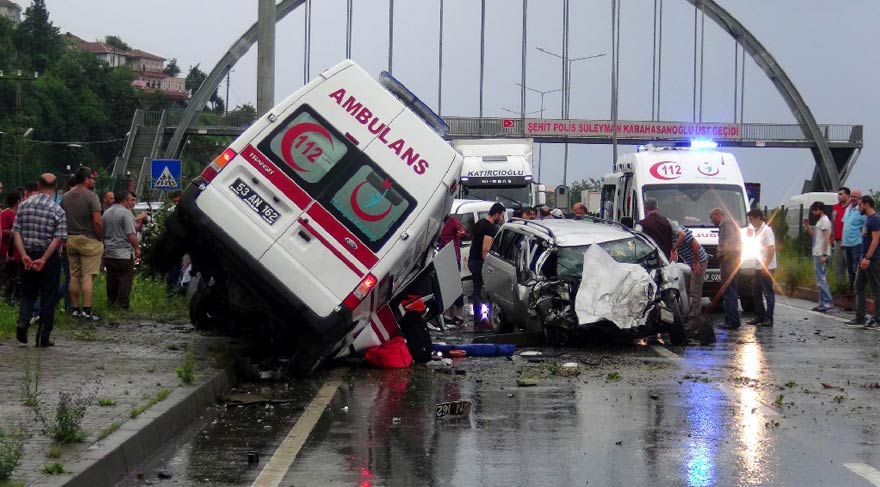 Hasta taşıyan ambulans kaza yaptı: 1 ölü