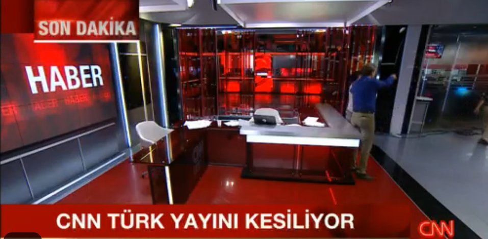 Darbeci askerler CNN Türk'ü bastı