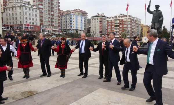 Rize’de Atatürk Anıtı'nın konulduğu yeni alanda ilk tören